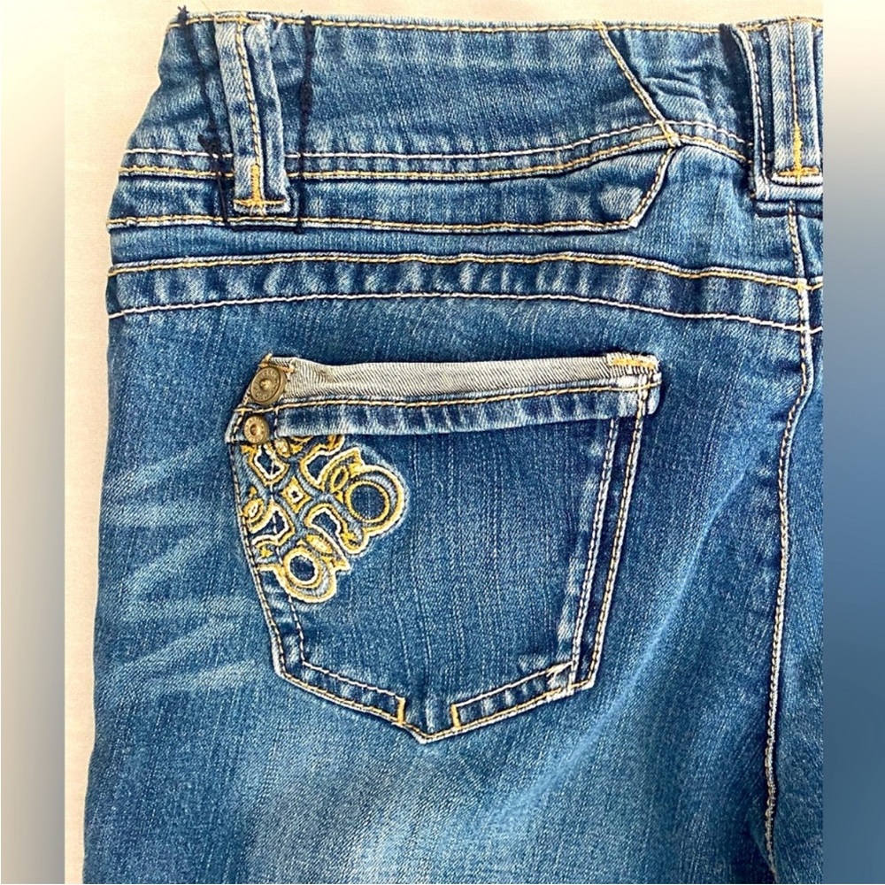 Artisan Crafted by jolt Low Rise Straight Back Pocket Embroidered Jeans Size 9 - Picture 10 of 10